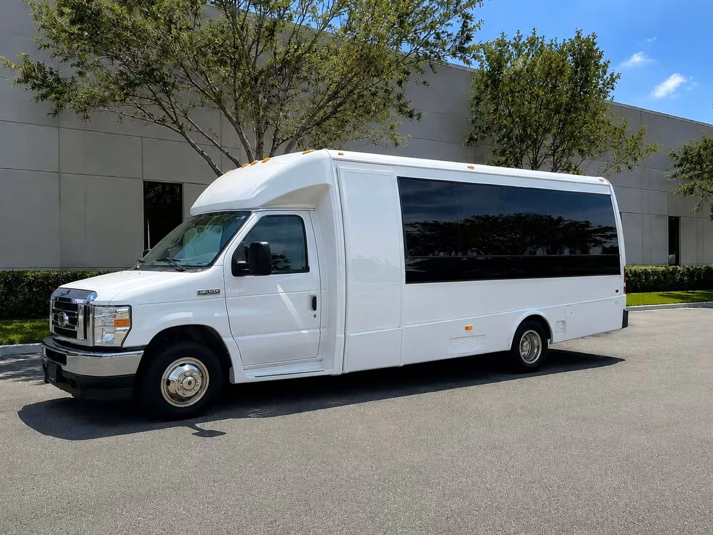 adelanto 15 passenger minibus rental