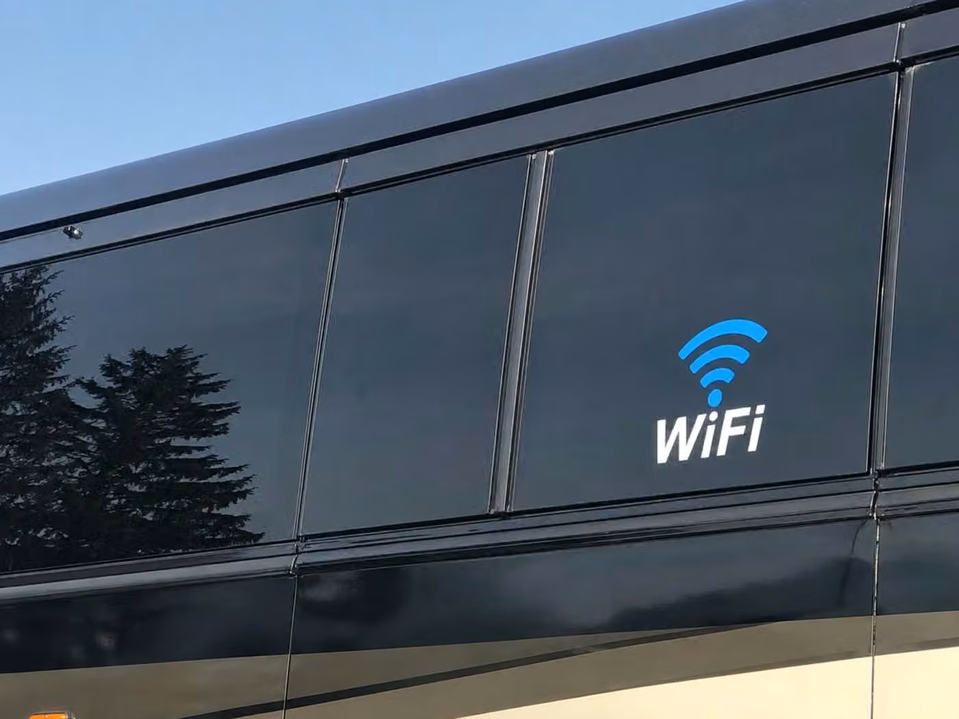 adelanto 15 passenger minibus wifi