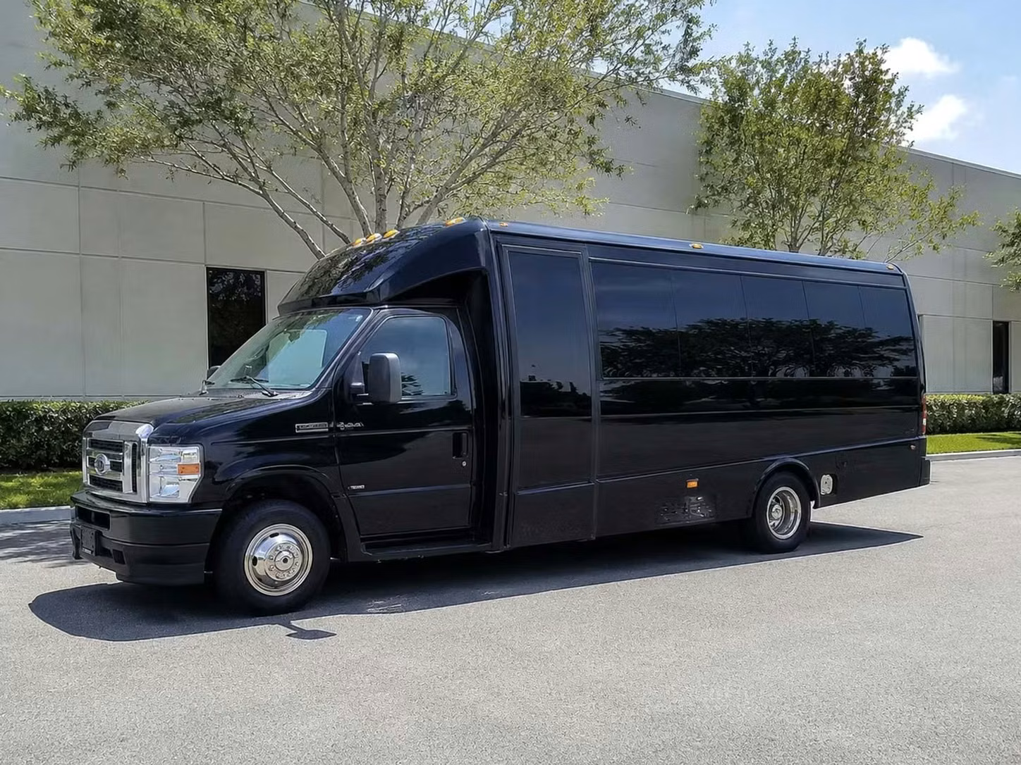 adelanto 18 passenger minibus rental