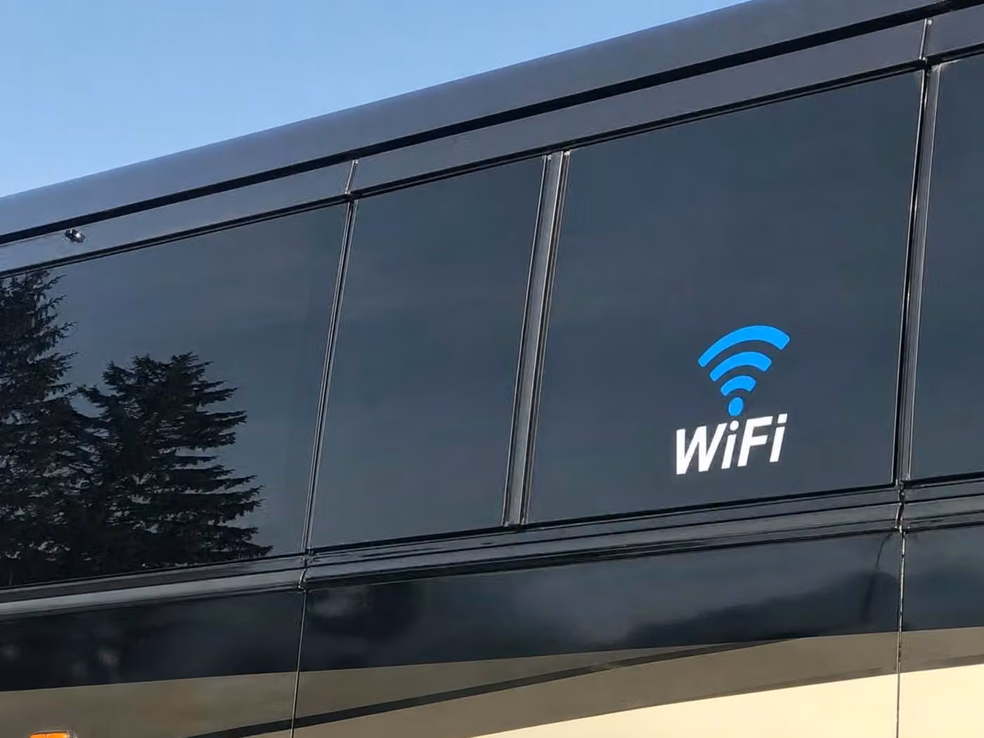 adelanto 18 passenger minibus wifi