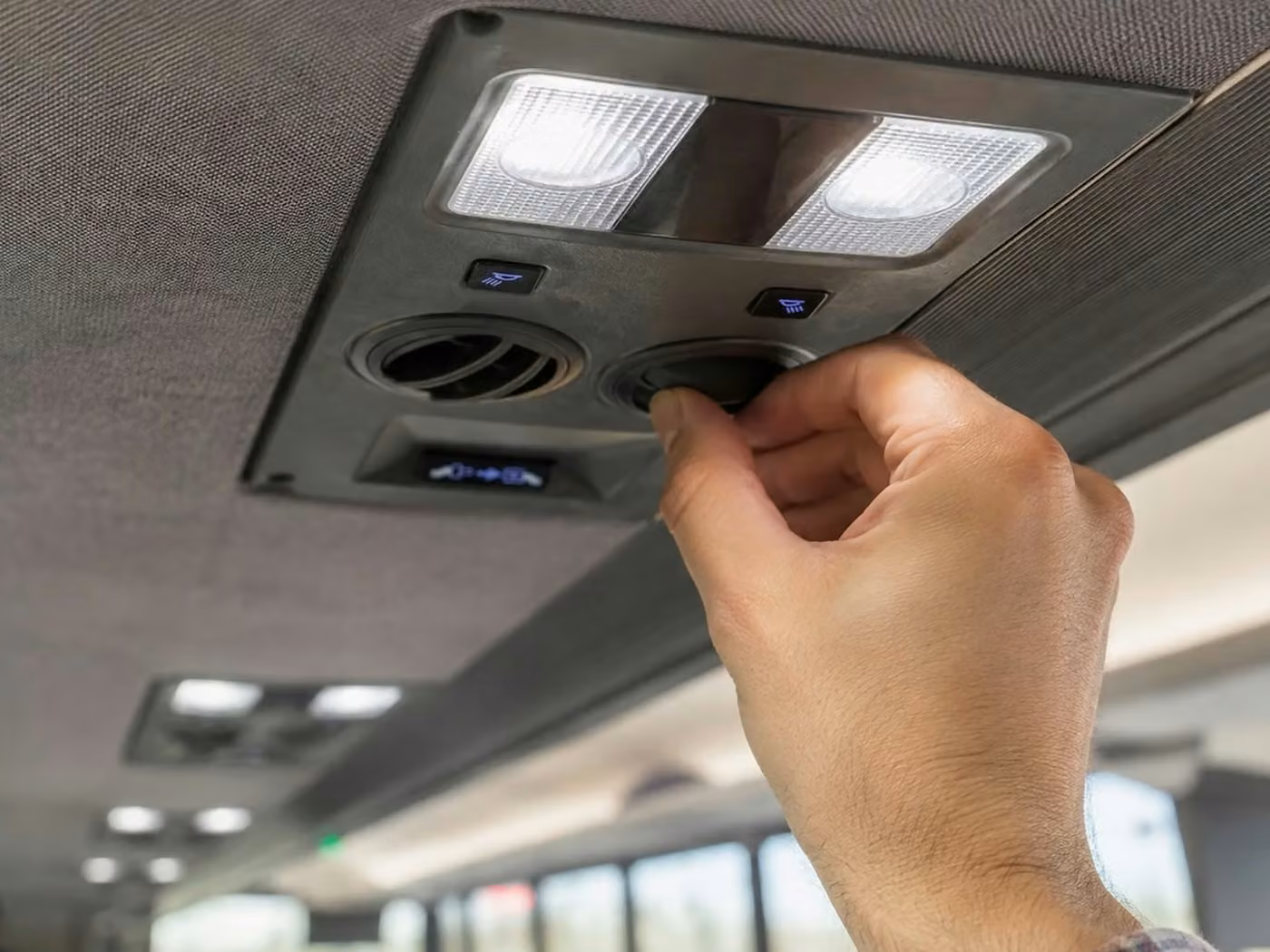 adelanto 25 passenger minibus air conditioning