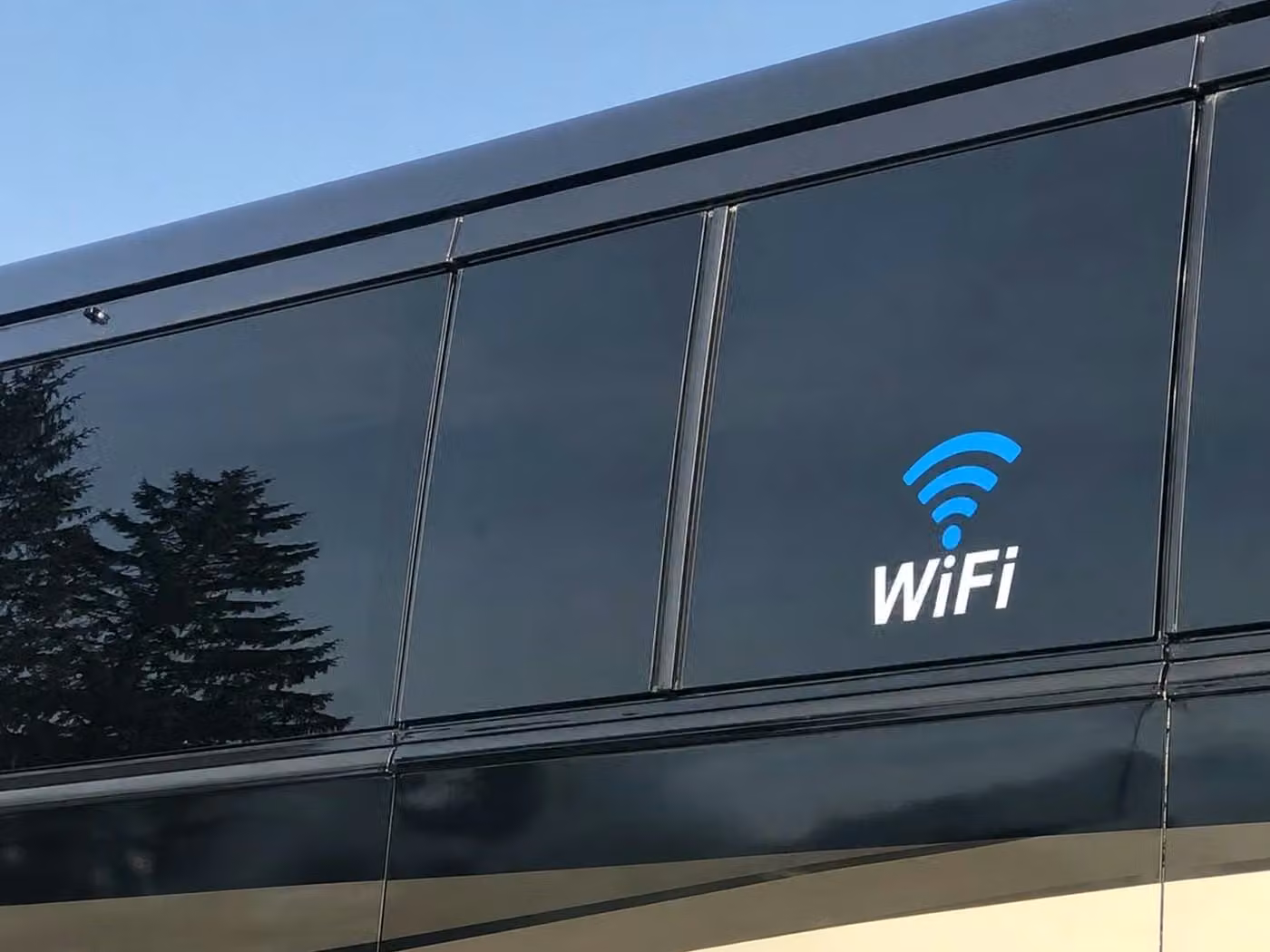 adelanto 25 passenger minibus wifi