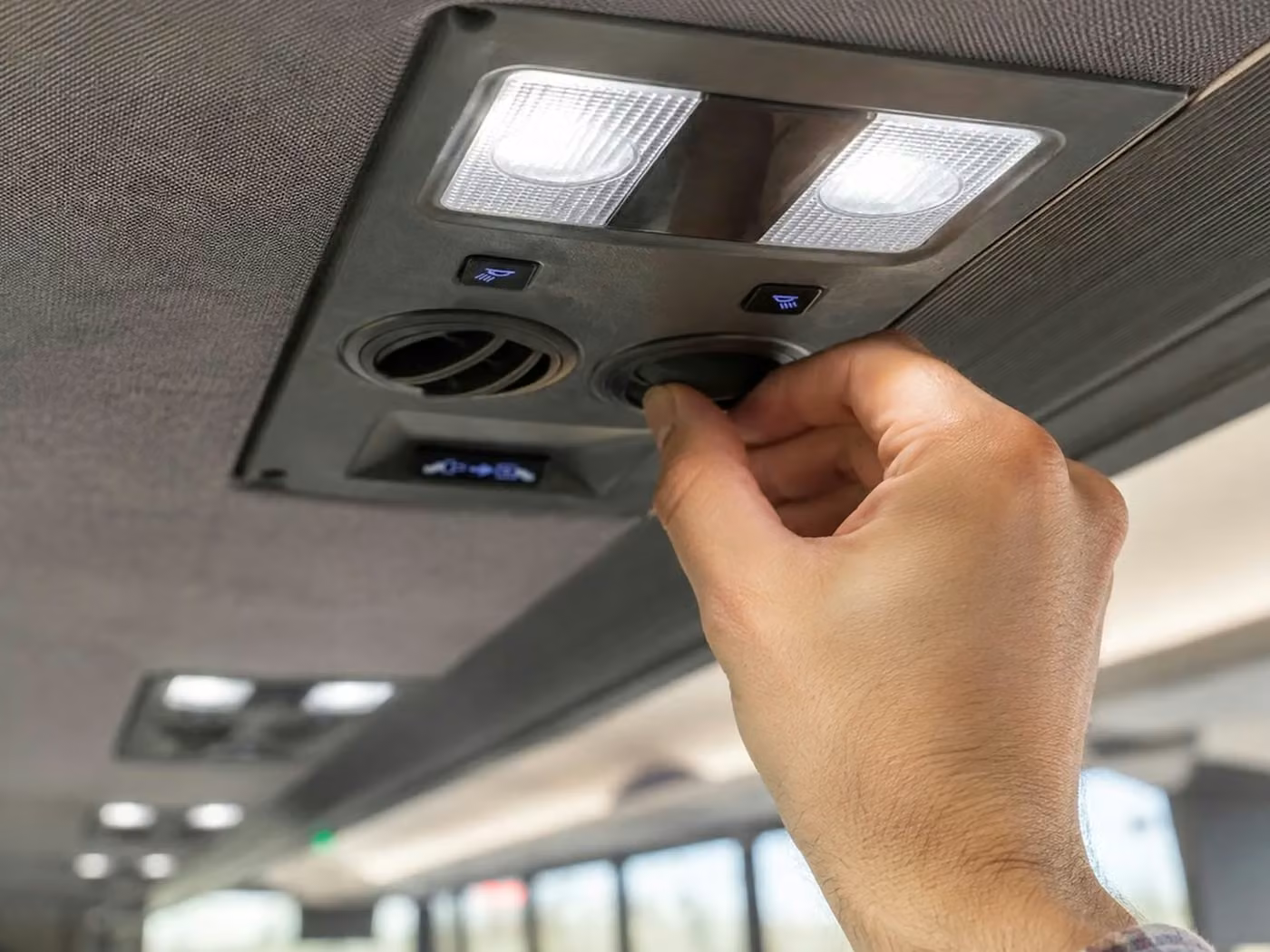 adelanto 30 passenger minibus air conditioning