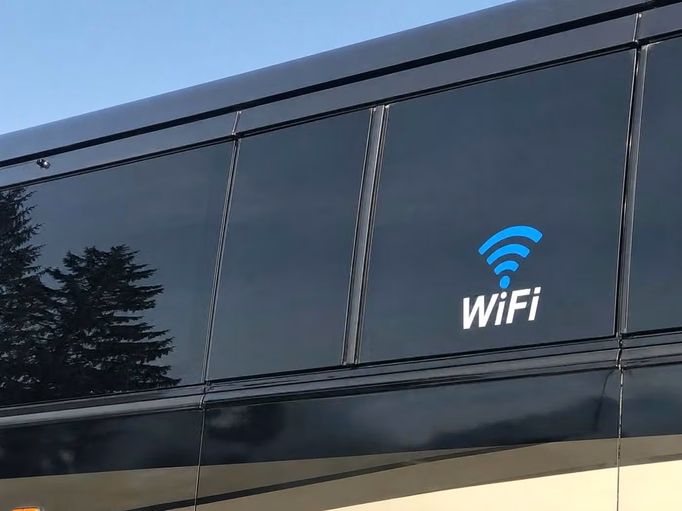 adelanto 30 passenger minibus wifi