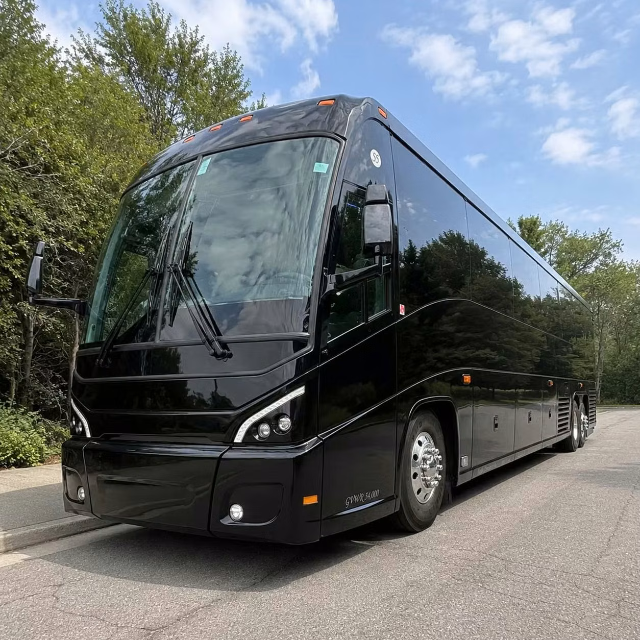 adelanto seamless shuttles for tours and conferences